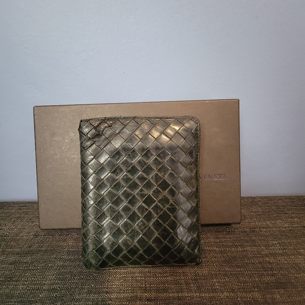 ❗CLOSET LIQUIDATION❗️Bottega Veneta Bifold Men's Wallet (comes with box …